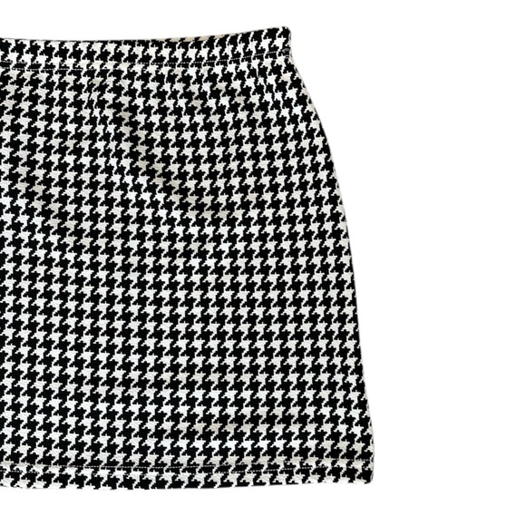 SHEIN Black and White Houndstooth Mini Pencil Skirt Size Medium US 6 - Picture 2 of 5